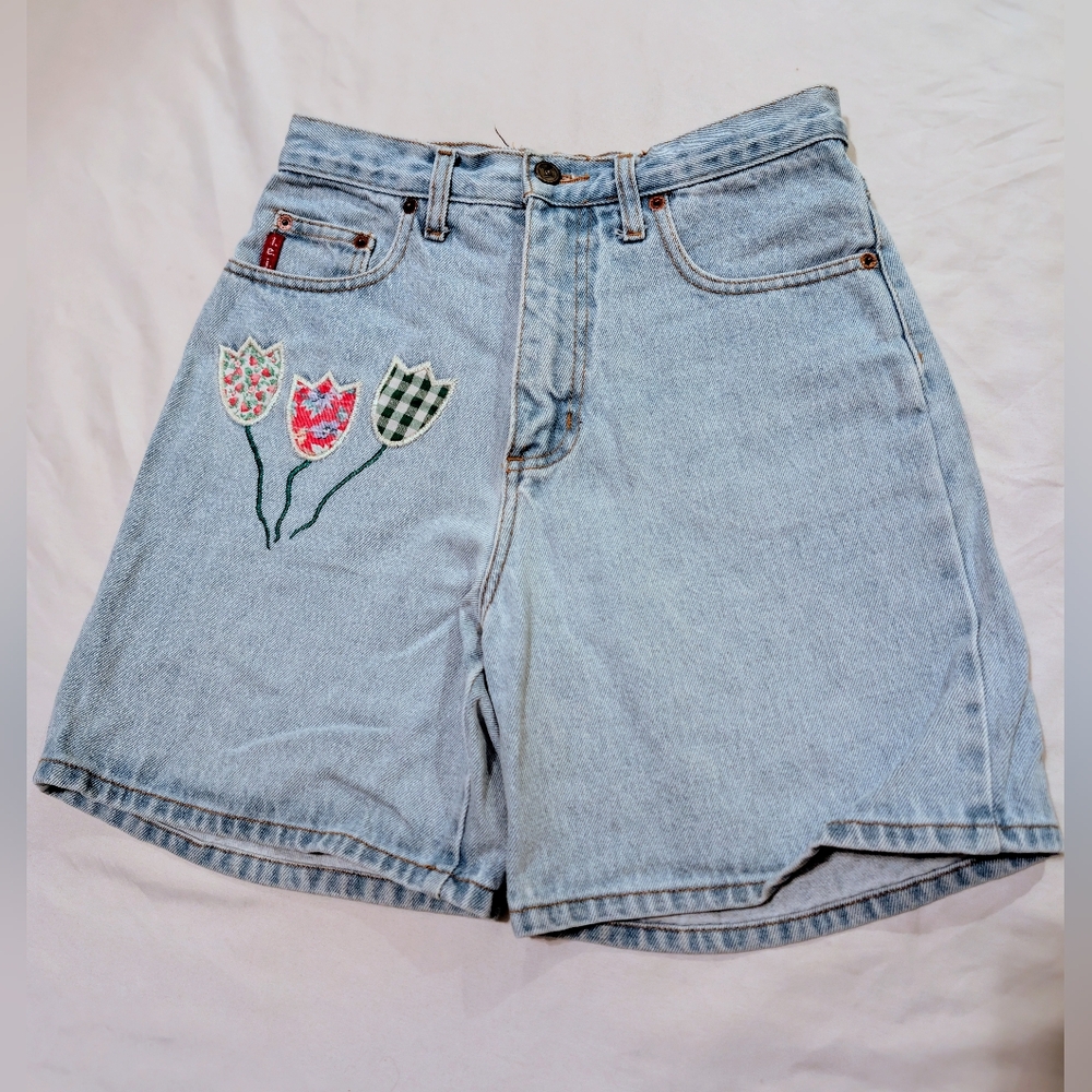 Vintage lei 90s Light Jean Shorts with Tulip Embroidery